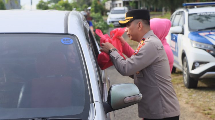 Berkah Ramadhan, Polres Kaur dan Bhayangkari Berbagi Takjil