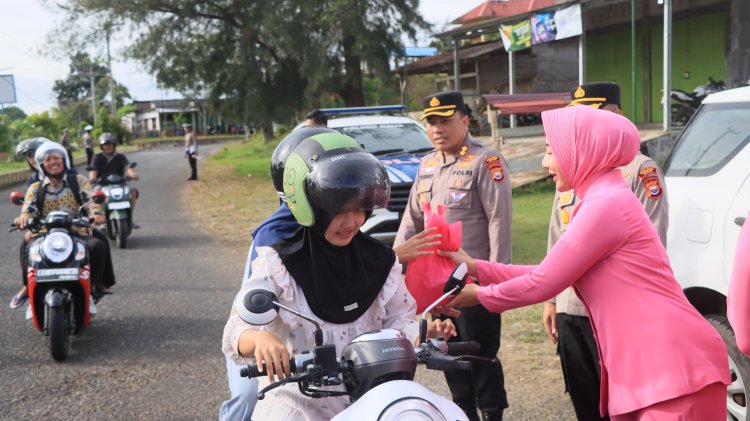 Berkah Ramadhan, Polres Kaur dan Bhayangkari Berbagi Takjil