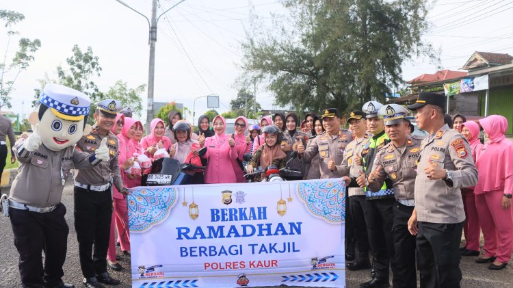 Berkah Ramadhan, Polres Kaur dan Bhayangkari Berbagi Takjil