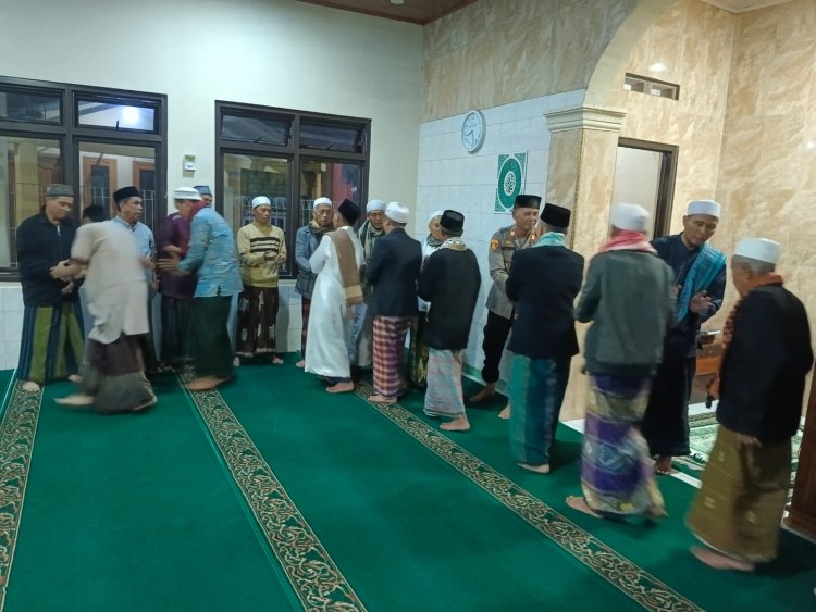 Jaga Kamtibmas Selama Bulan Ramadhan, Kapolsek Sukaraja Gencar Laksanakan Tarling (Taraweh Keliling)