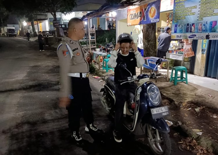 Pastikan Kamtibmas Bulan Suci Ramadhan Kondusif, Polsek Kebonpedes Laksanakan Patroli Jelang Sahur