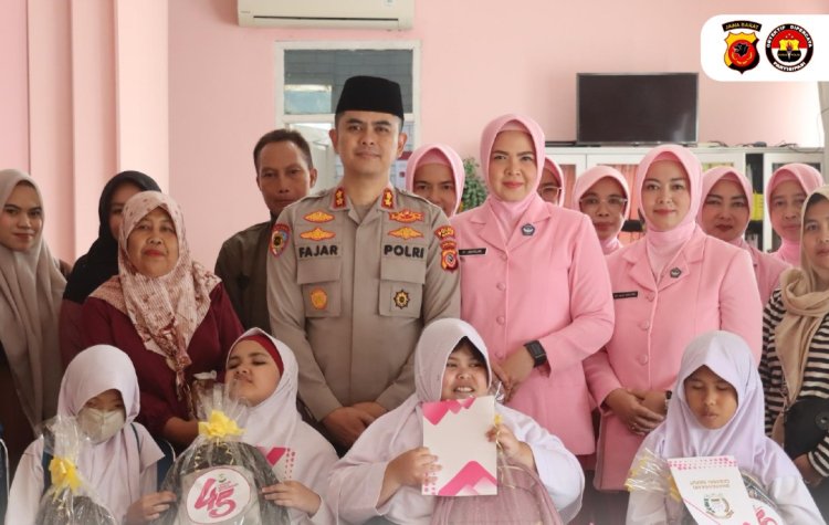 Kapolres Garut dan Bhayangkari, Berbagi Santunan Untuk Anak Tunanetra di Bulan Ramadhan