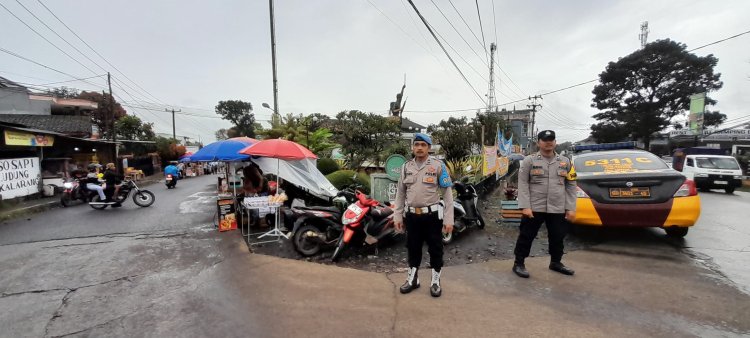 Anggota Polsek Sukalarang Laksanakan Patroli Menjelang Waktu Buka Puasa