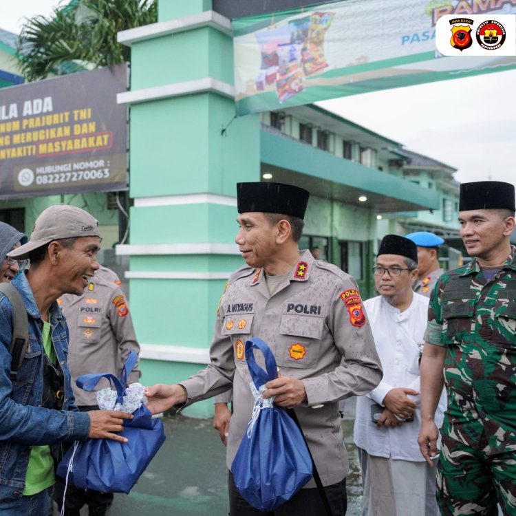 Kapolda Jabar Pimpin Kegiatan TNI -Polri Berbagi Takjil di Kota Tasikmalaya