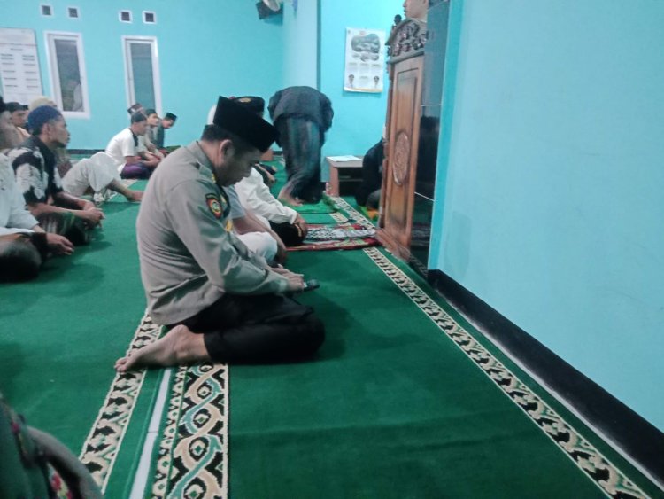 Safari Ramadhan, Kapolsek Cibereum Laksanakan Sholat Subuh Berjamaah