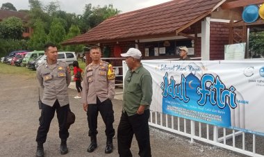 Pastikan Perjalanan Mudik Aman Kondusif, Polsek Sukaraja Lakukan Sosialisasi Pemasangan Stiker Hotline  110