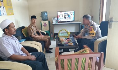 Pererat Silaturahmi Dengan Pemdes, Kapolsek Sukaraja Laksanakan  Sambang