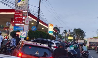 Kelangkaan Pertamax di Balikpapan: Kota Minyak, Warga Antre Berjam-jam di SPBU