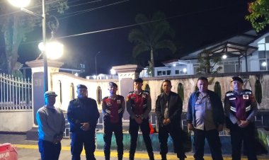 Pantau Situasi Kamtibmas,Polsek Cikole Laksanakan Patroli