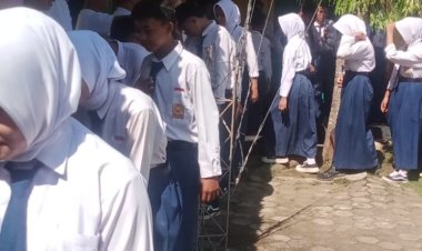 Pelepasan Siswa-Siswi SMPN 02 Kaur," Momen Sederhana Yang Bikin Bahagia"