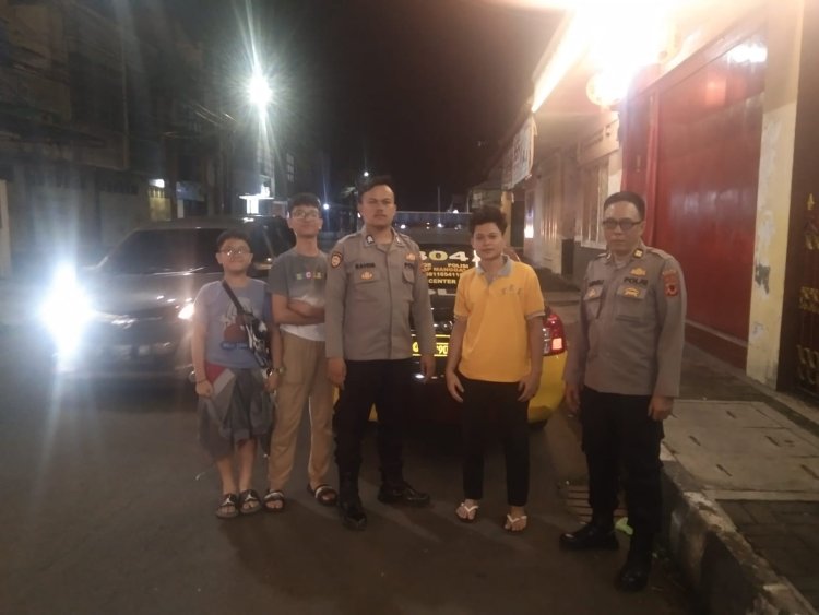Antisipasi Gangguan Kamtibmas, Anggota Unit Samapta Polsek Warudoyong Gelar Patroli Dialogis
