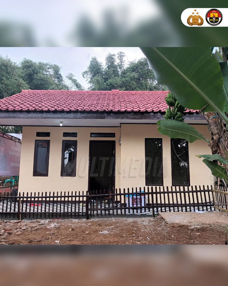 Polisi Patungan Renovasi Rumah Warga Korban Gempa di Bandung