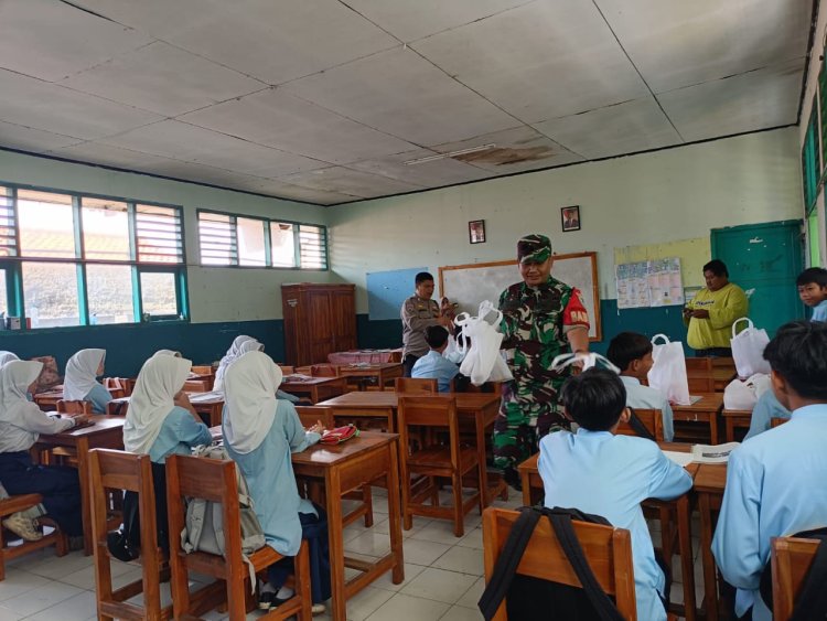 Sinergitas TNI -Polri, Bhabinkamtibmas dan Babinsa Monitoring Penyaluran Makan Bergizi Gratis