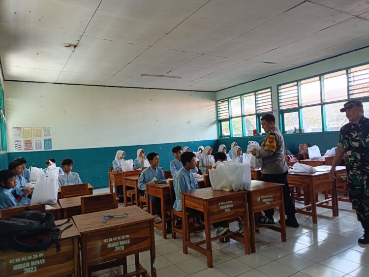 Sinergitas TNI -Polri, Bhabinkamtibmas dan Babinsa Monitoring Penyaluran Makan Bergizi Gratis