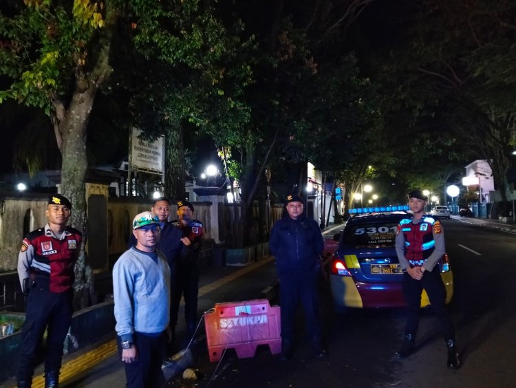 Pantau Situasi Kamtibmas,Polsek Cikole Laksanakan Patroli
