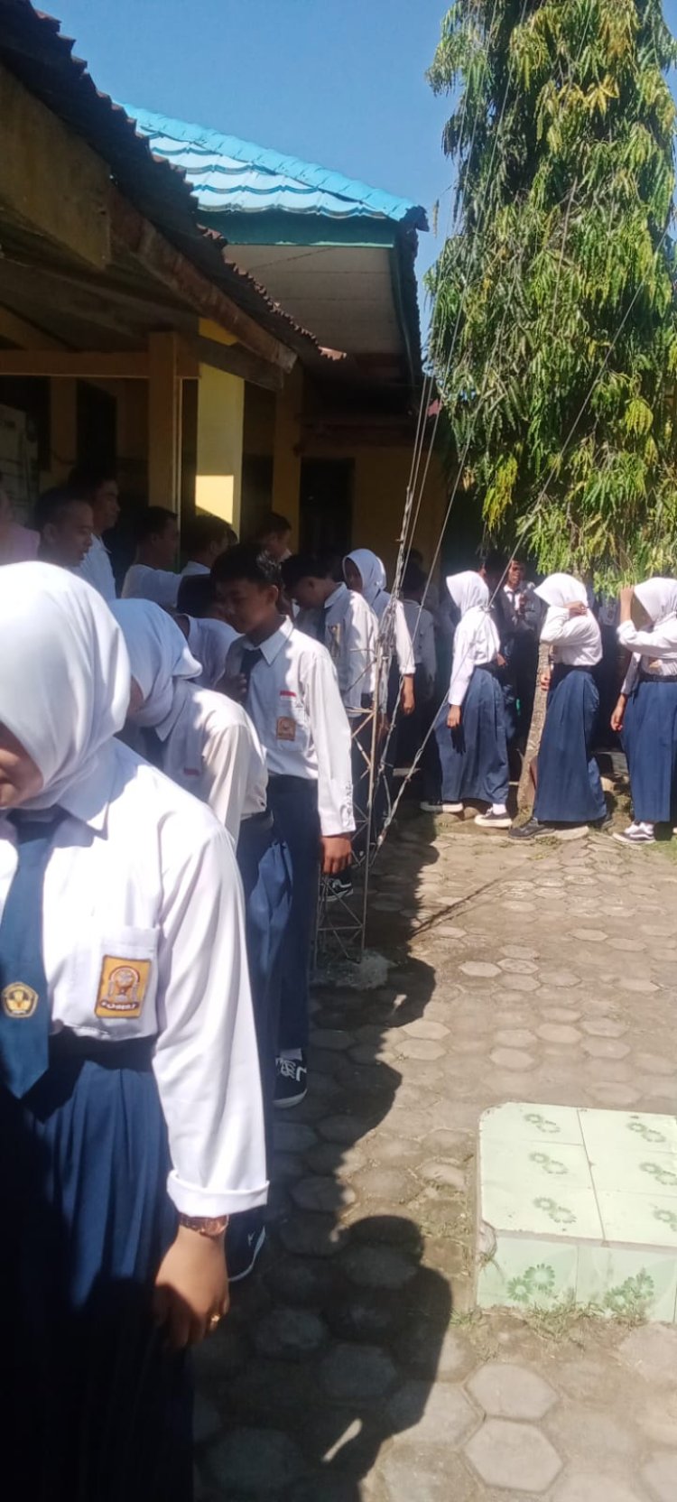 Pelepasan Siswa-Siswi SMPN 02 Kaur," Momen Sederhana Yang Bikin Bahagia"