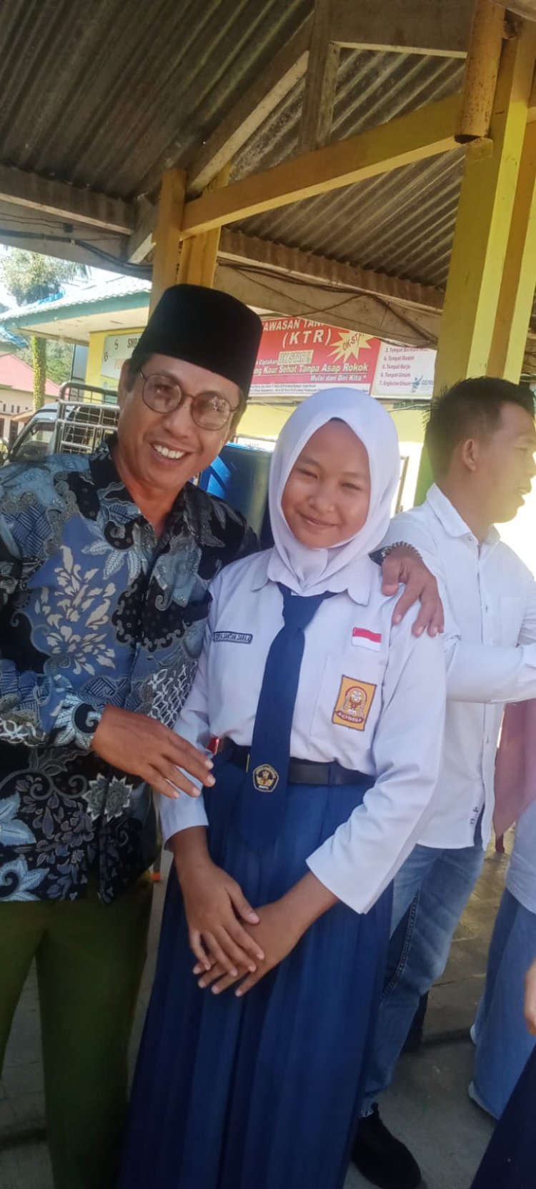 Pelepasan Siswa-Siswi SMPN 02 Kaur," Momen Sederhana Yang Bikin Bahagia"