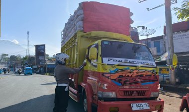 Tingkatkan Keselamatan Berlalulintas, Polsek Sukaraja Laksanakan Sosialisasi Kepada Sopir