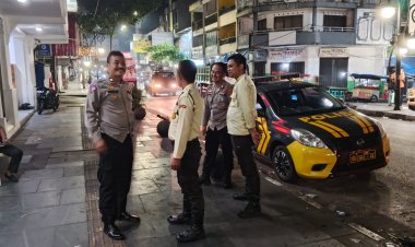 Antisipasi Gangguan Kamtibmas, Polsek Cikole Gelar Patroli Dialogis