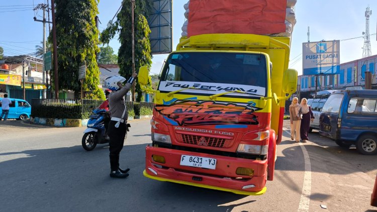 Tingkatkan Keselamatan Berlalulintas, Polsek Sukaraja Laksanakan Sosialisasi Kepada Sopir