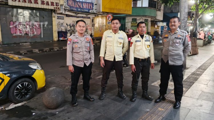 Antisipasi Gangguan Kamtibmas, Polsek Cikole Gelar Patroli Dialogis