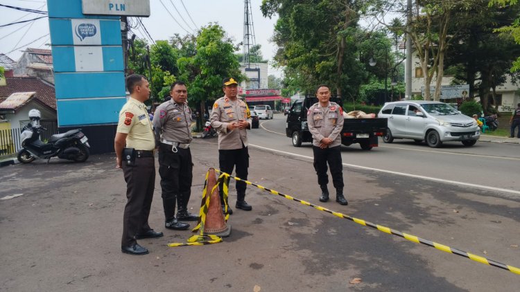 Jaga Harkamtibmas Tetap Aman Kondusif, Polsek Cikole Gelar Patroli Dialogis