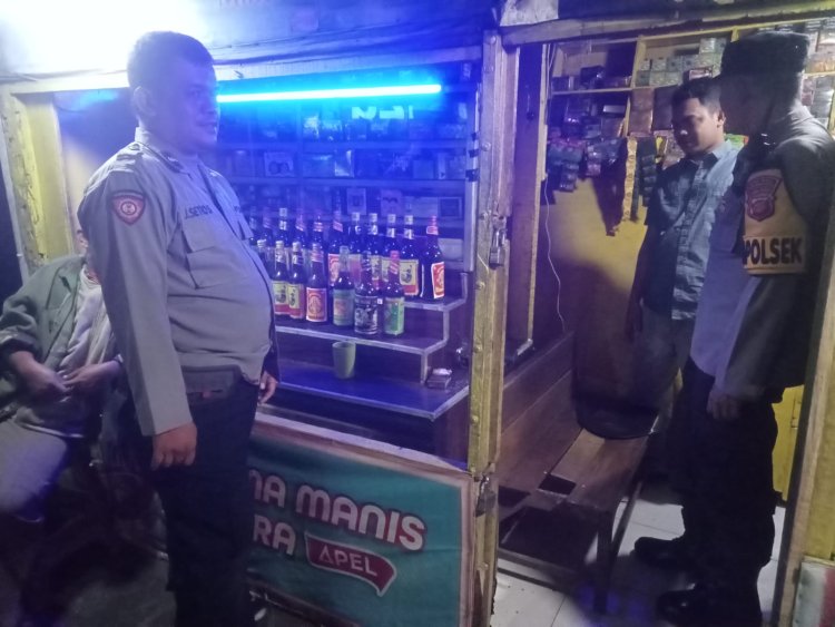 Tekan dan Minimalisir Peredaran Miras, Polsek Sukaraja Laksanakan Razia