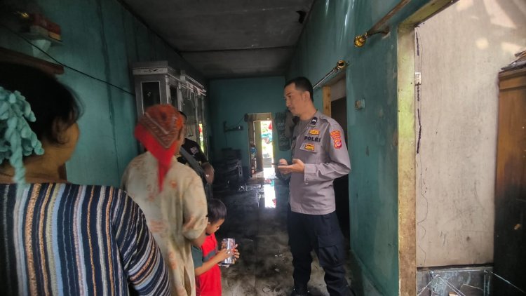 Rumah Warga di Sukabumi Nyaris Ludes Dilalap Si Jago Merah, Polsek Sukaraja Lakukan Cek TKP