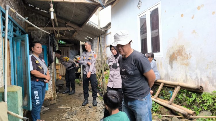 Rumah Warga di Sukabumi Nyaris Ludes Dilalap Si Jago Merah, Polsek Sukaraja Lakukan Cek TKP