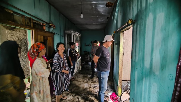 Rumah Warga di Sukabumi Nyaris Ludes Dilalap Si Jago Merah, Polsek Sukaraja Lakukan Cek TKP