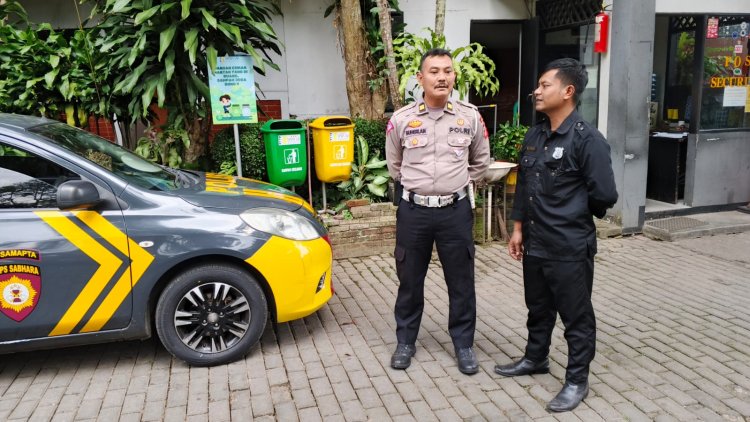 Pantau Wilayah Guna Aman Kondusif, Polsek Cikole Gelar Patroli Dialogis