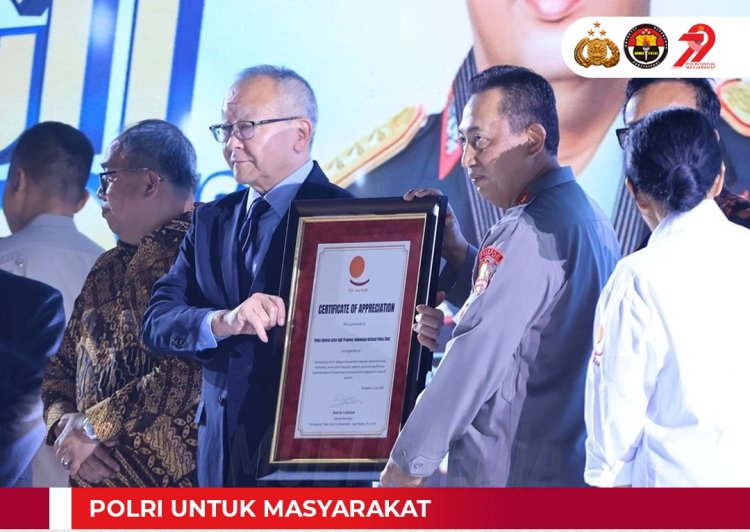 Kapolri Terima Penghargaan Dari Organisasi Buruh Dunia