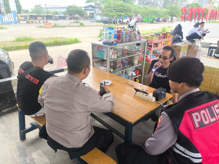 Dekatkan Diri Dengan Warga, Bhabinkamtibmas Polsek Baros Laksanakan Sambang
