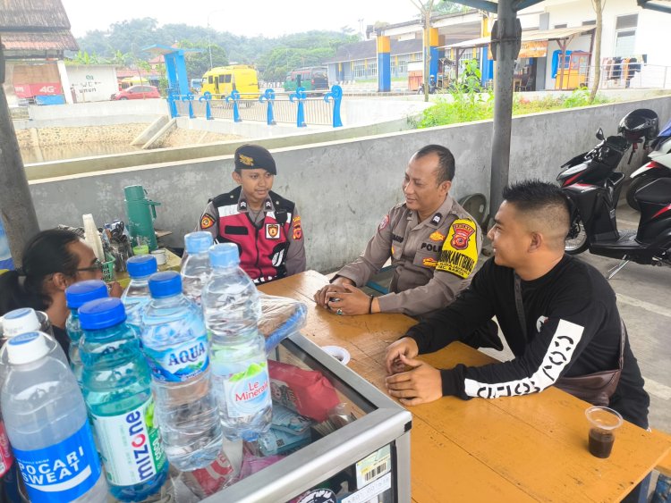 Dekatkan Diri Dengan Warga, Bhabinkamtibmas Polsek Baros Laksanakan Sambang