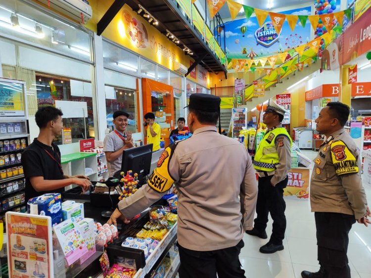 Ciptakan Kamtibmas Aman Kondusif, Polsek Sukalarang Gelar Patroli Perbankan dan Mini Market