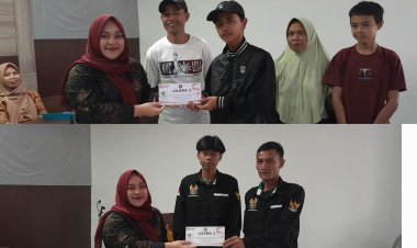 Pembagian Hadiah Lomba Pembuatan Gapura dan Lingkungan Bersih Tingkat Desa Semplak