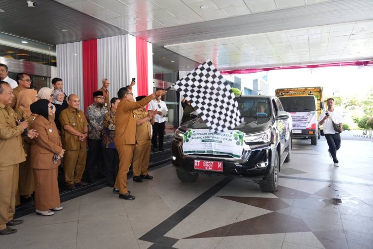 Pemprov Kaltim Salurkan Minyak dan Gula Lewat Operasi Pasar Murah di Mahakam Ulu