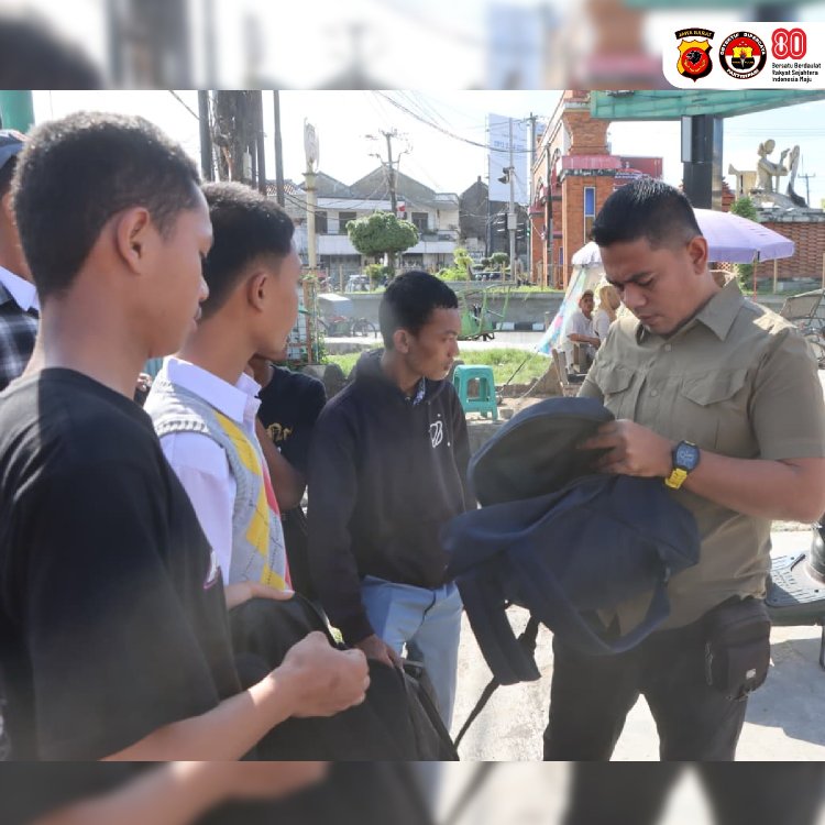 Polresta Cirebon Gelar Penyekatan Jalur Antisipasi Rencana Aksi Unras  ke DPR RI