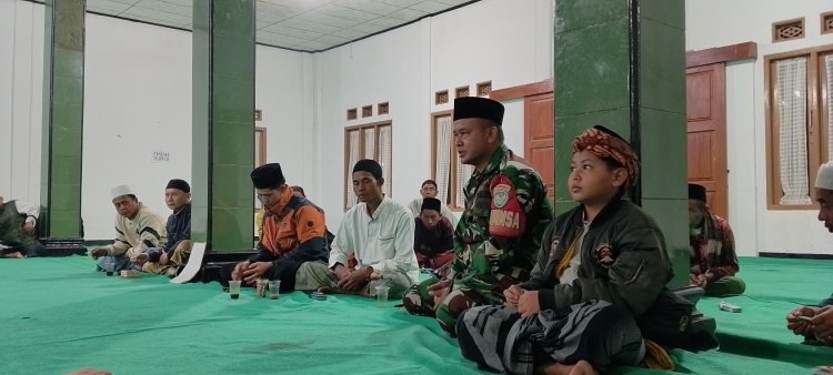 Pertebal Keimanan, Babinsa Hadiri Kegiatan Pengajian Rutin Bersama Tokoh Ulama dan Pemuda