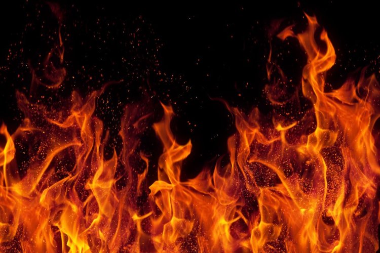 Tegal lega Mencekam: Api Bakar Rumah Dua Lantai, Korsleting Jadi Biang Keladi!