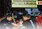 Dokkes Polres Sukabumi Berikan Pelayanan  Di Tengah Korban Bencana Banjir