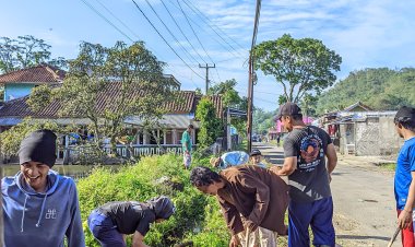 Kompak, Kepala Dusun Cipriangan Bersama Masyarakat Laksanakan Kerja Bakti