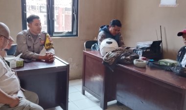 Bhabinkamtibmas Polsek Sukalarang Laksanakan Giat Sambang ke Kantor Desa Binaan