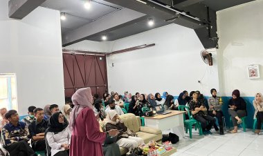 Bhabinkamtibmas Dampingi Relawan,Giat Pelatihan Penjamah Makanan SPPG Warudoyong