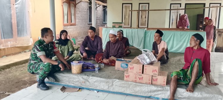Babinsa Jalin Kedekatan dengan Masyarakat melalui Giat Sambang di Desa Binaan