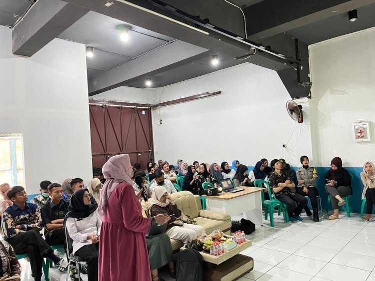 Bhabinkamtibmas Dampingi Relawan,Giat Pelatihan Penjamah Makanan SPPG Warudoyong