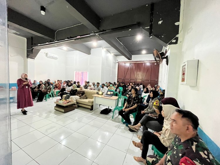 Bhabinkamtibmas Dampingi Relawan,Giat Pelatihan Penjamah Makanan SPPG Warudoyong