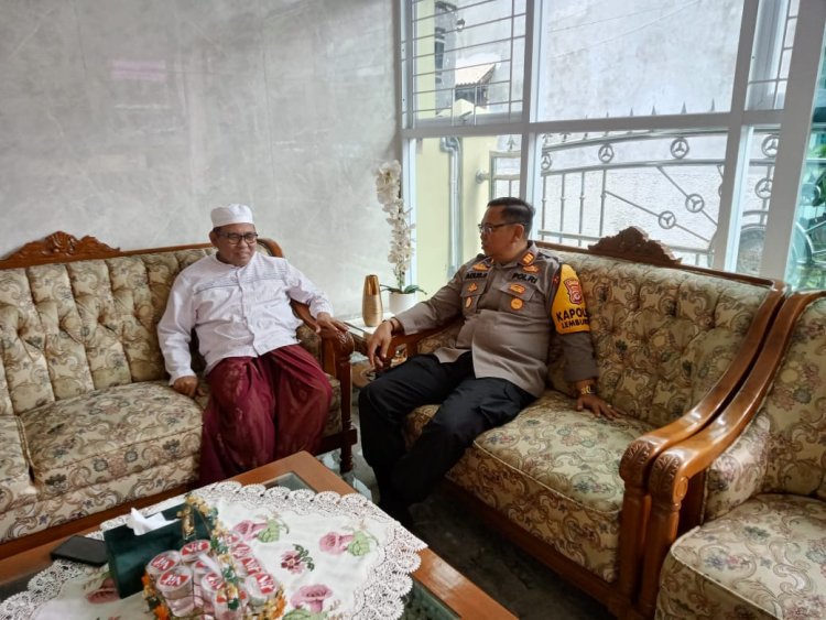Jalin Silaturahmi Dengan Tokoh Masyarakat,Ini Yang Dilakukan Oleh Kapolsek Lembursitu
