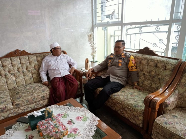 Jalin Silaturahmi Dengan Tokoh Masyarakat,Ini Yang Dilakukan Oleh Kapolsek Lembursitu