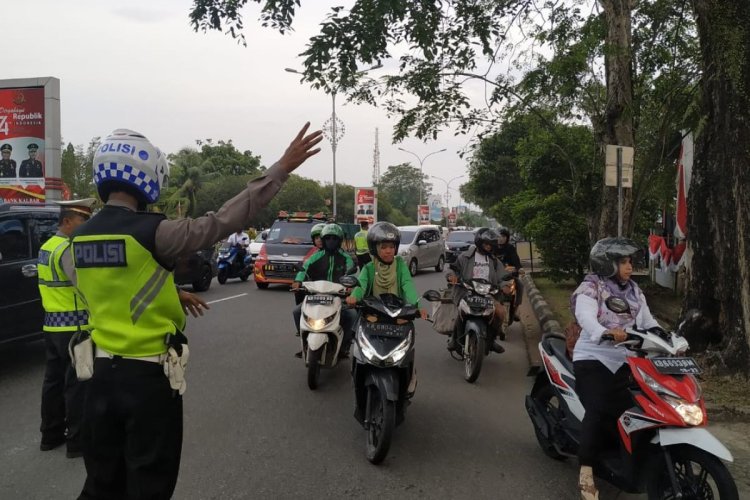 Pelanggaran Lalu Lintas Marak di Kalbar, Petugas Lakukan Rekayasa Arus & Penertiban